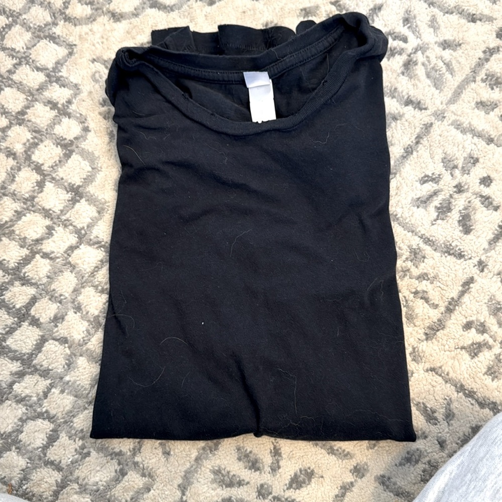 Men’s black tee